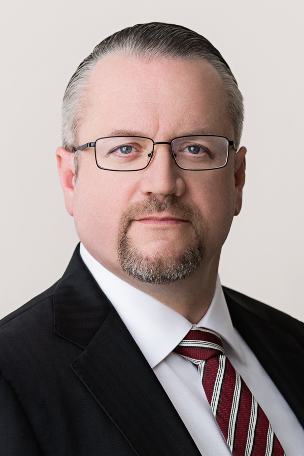 DAVID L. BAHNSEN   Founder, Managing Partner, CIO The Bahnsen Group